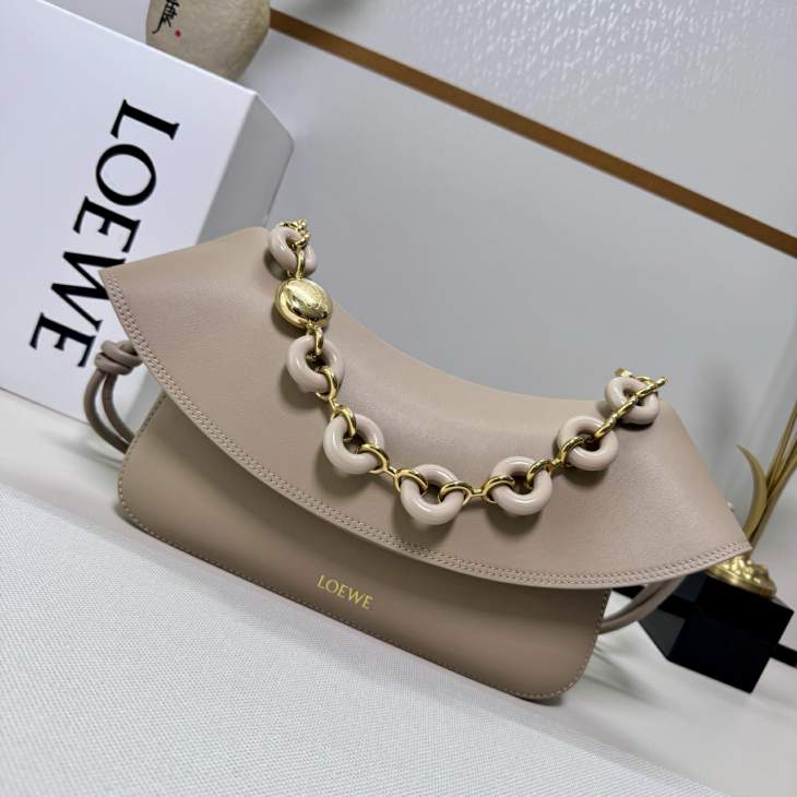 Picture of Loewe Handbags _SKUfw242731462fw